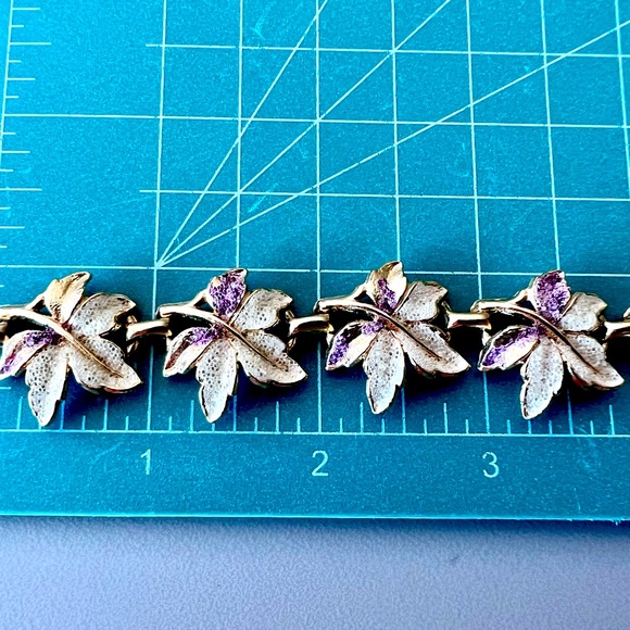 Vintage Leaf Necklace Choker Purple White Enamel Gold Tone Setting Unsigned - Picture 8 of 8
